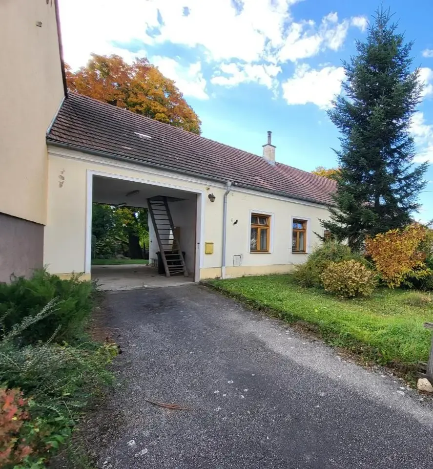 Esterno - House with Wine Cellar in Heldenberg