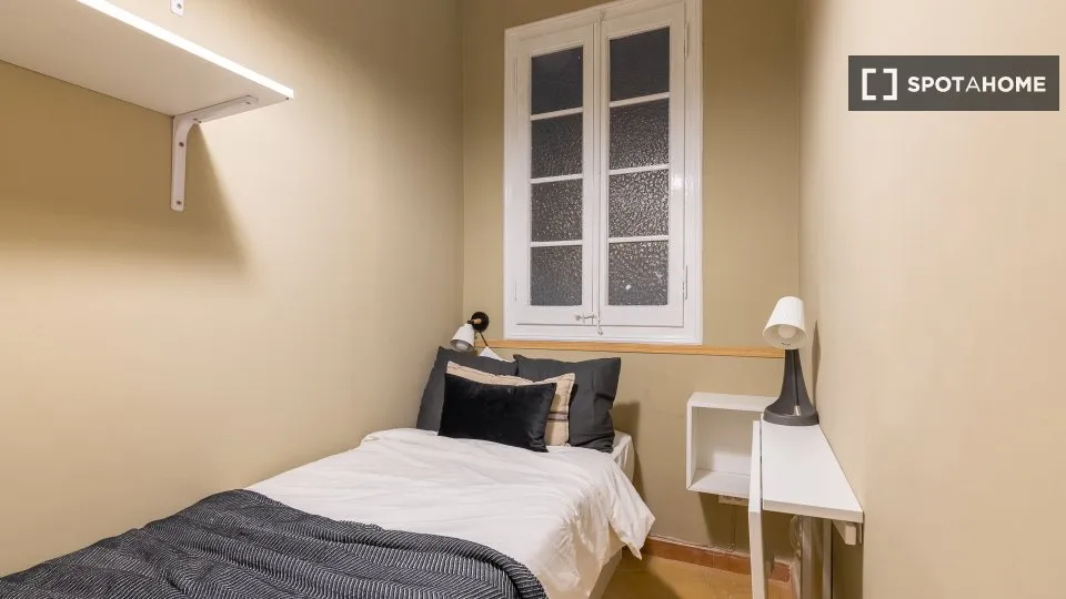 Chambres - Shared Flat with 6 Rooms in L'Antiga Esquerra