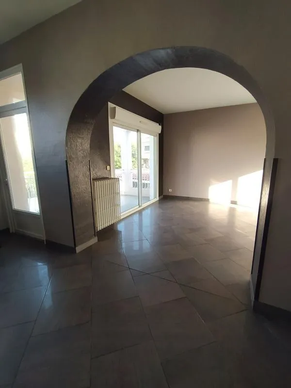 Séjour - Maison en Pierre avec Jardin à Agen