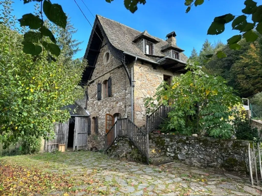 Extérieur - Moulin Auvergnat avec Piscine près d'Aurillac