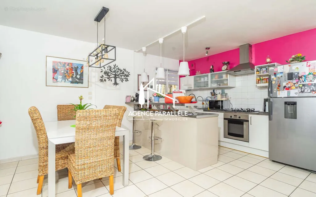 Köök - Three-Unit Apartment Complex with Private Gardens in L'Isle-sur-la-Sorgue