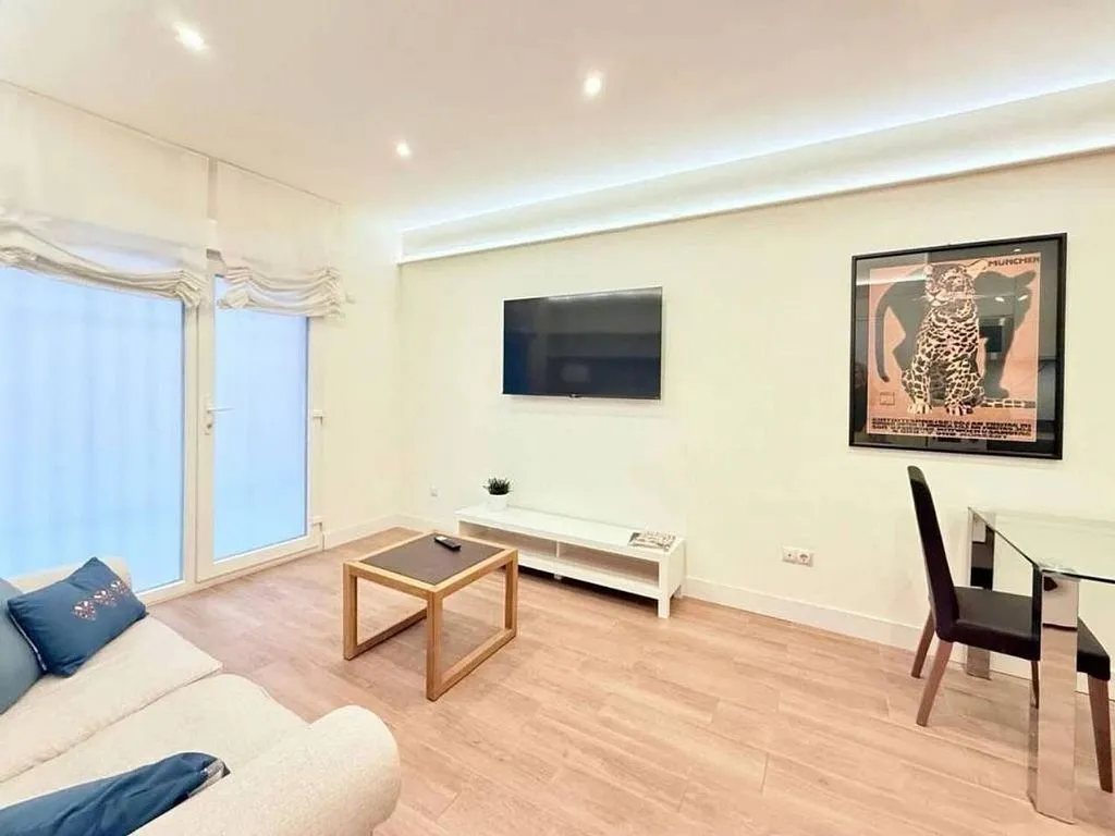 Elutuba - Modernised Flat with Balcony in Plaza de los Mostenses