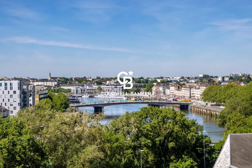 Apartment with Panoramic Loire View in Nantes Centre