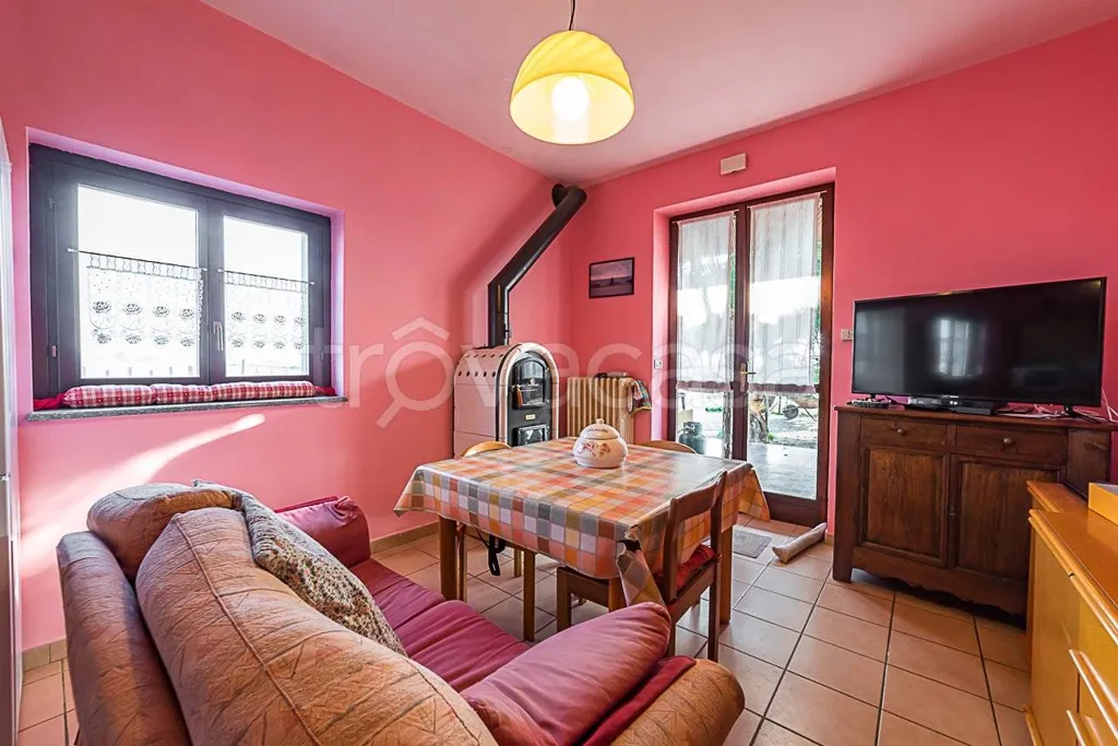 Séjour - Villa with Garden in Faule, Piemonte