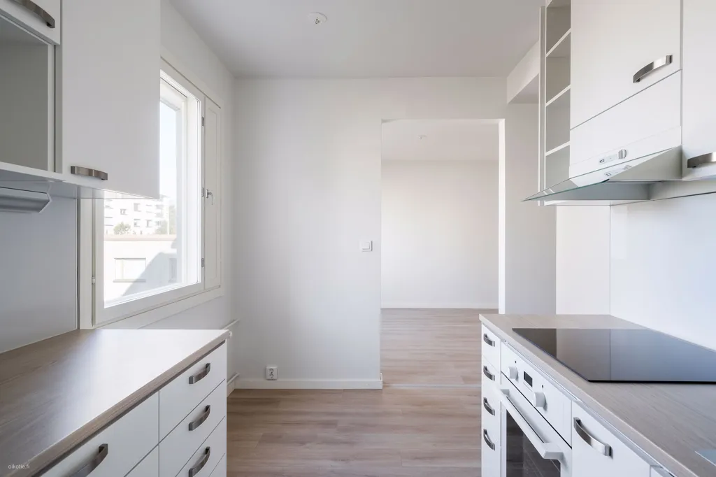 Cuisine - Modernised Studio with Balcony in Koskela, Helsinki