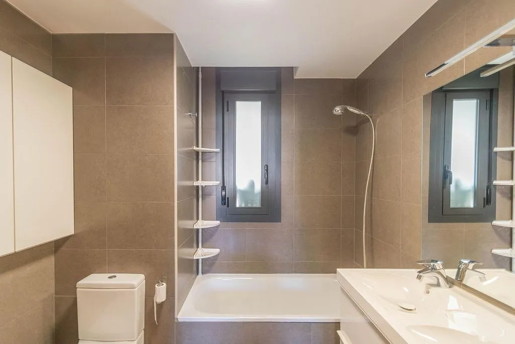 Vannitoad - Apartment with Garage in Mutilva