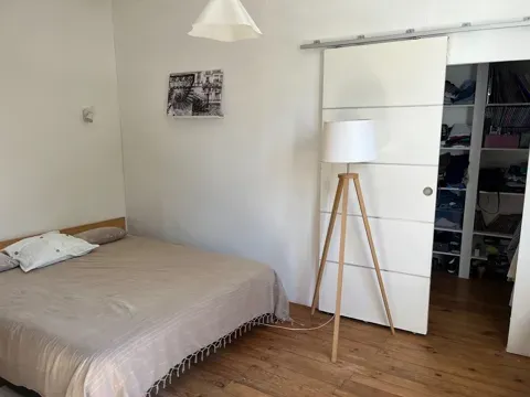 Chambres - Maison avec Dépendances et Terrain à Luxé