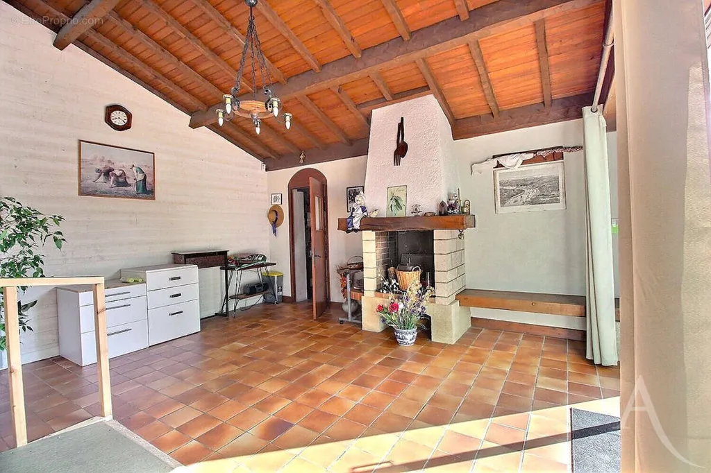 Elutuba - House with Garden and Balcony in Bègles