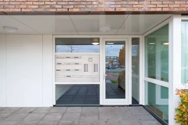 Entrée - Light Modern Apartment with Lift in Huizen
