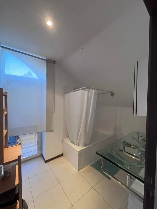 Vannitoad - Bright Flat with Balcony in Ittre
