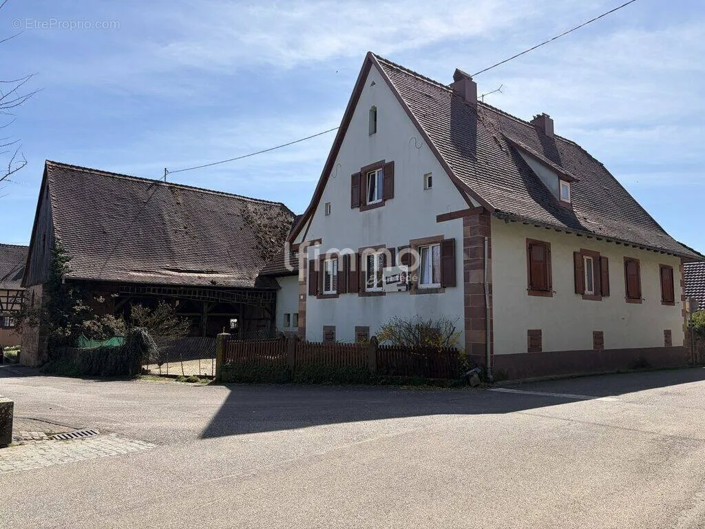 Extérieur - Corps de Ferme à Rafraîchir avec Terrain à Lembach
