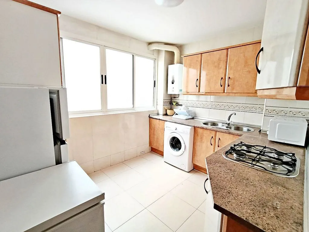 Cucina - Student Flat with Balcony in Central Location