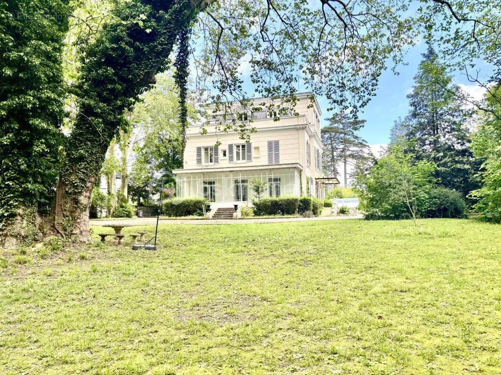 Jardin - Maison 18 pièces à Le Mee-Sur-Seine