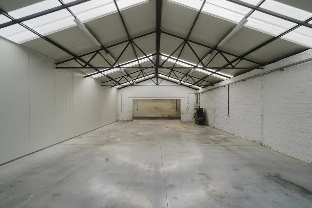 Garage - Showroom avec atelier et parking à Zwevegem