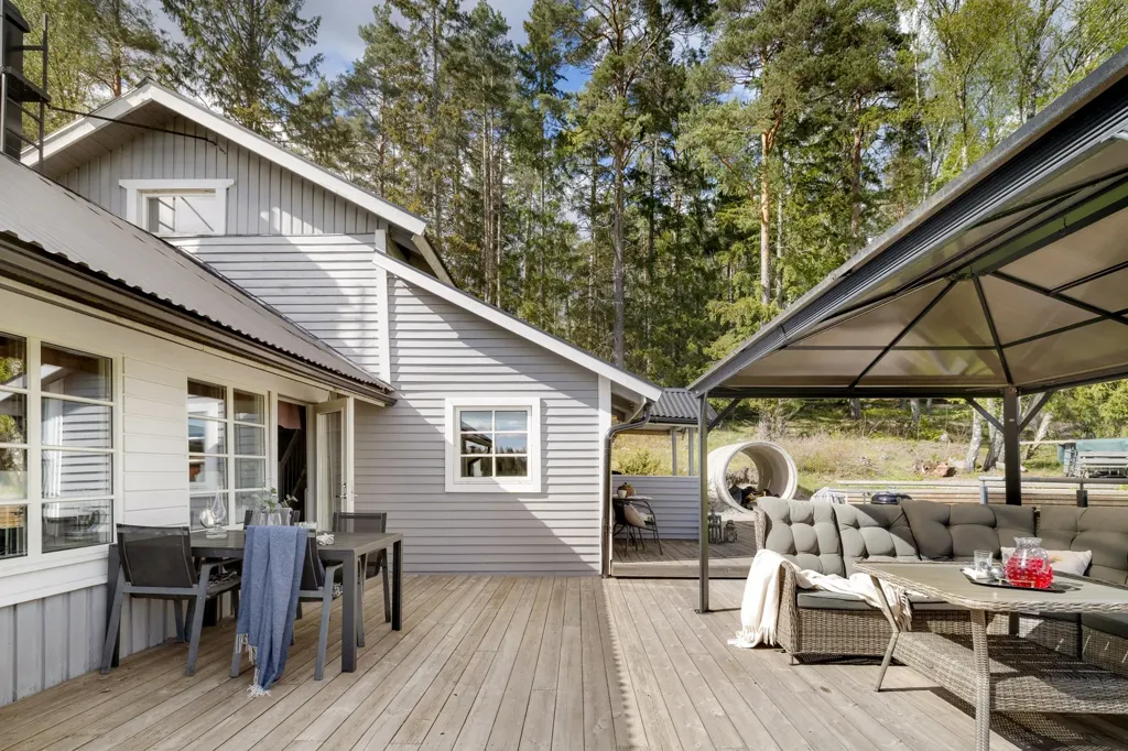 Terrasse - Contemporary Villa with Loft in Västanberg