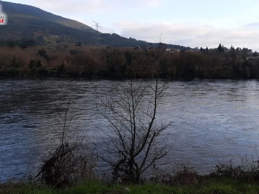 Rustic Finca with River Views near Ribadavia