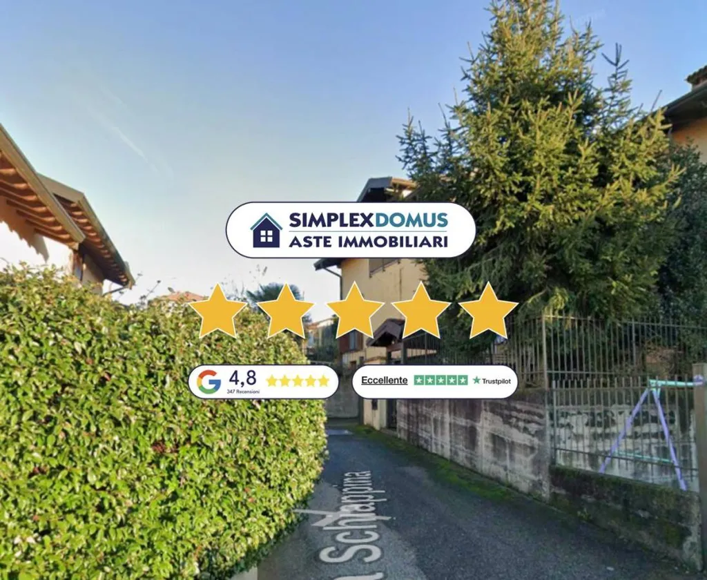 Exterior - Three-Storey Villa with Garden in Divignano
