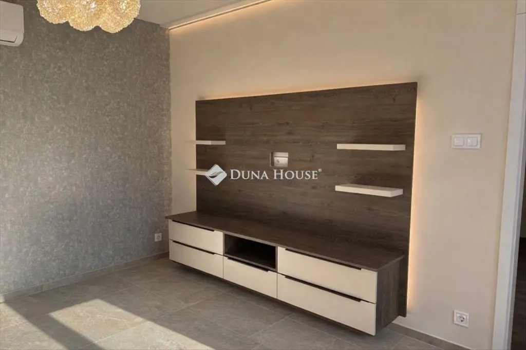 Elutuba - Modern Ground Floor Flat in Kecskemét City Centre