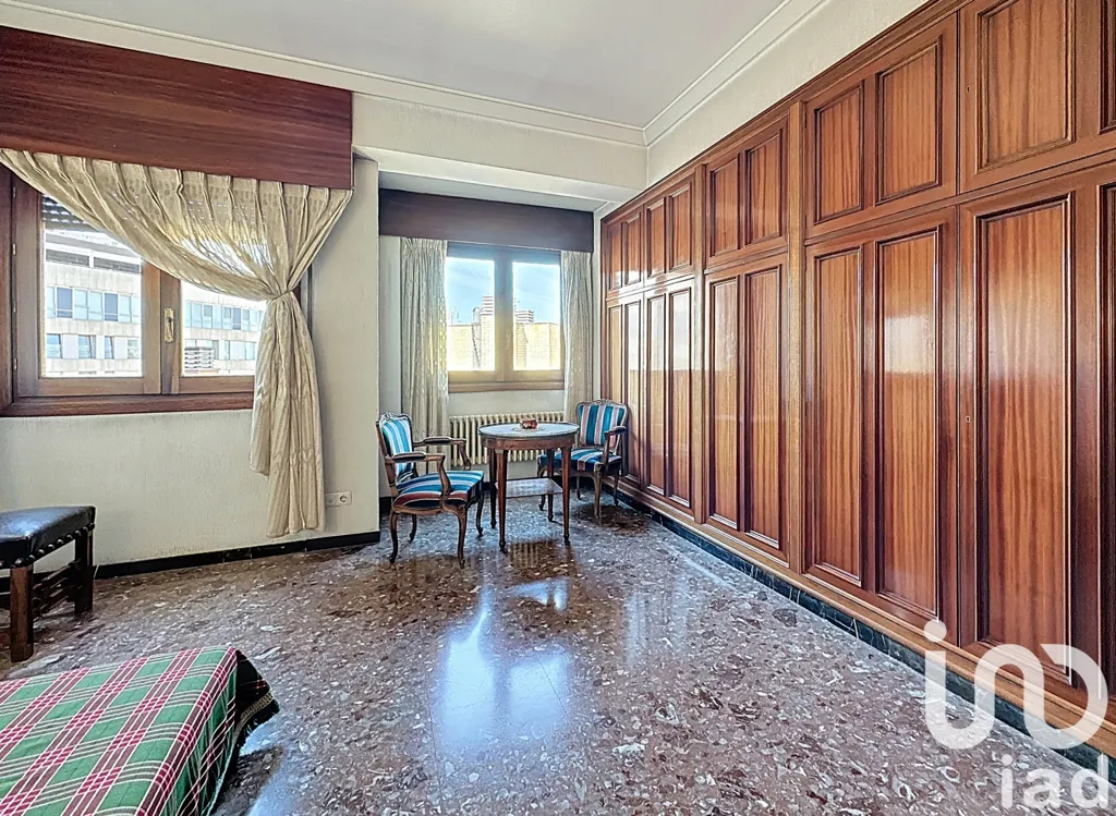 Magamistoad - Spacious 5-Bedroom Flat with Terrace in Zaragoza