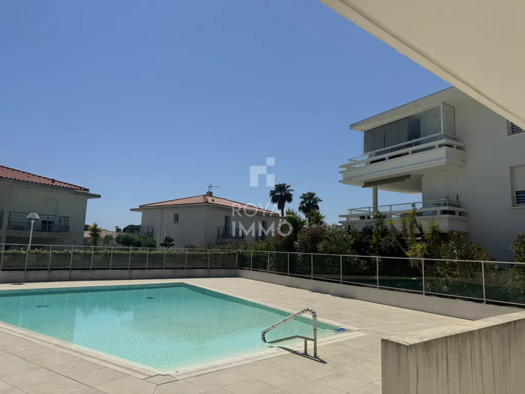 Bassein - T2 Flat with Pool in Carqueiranne