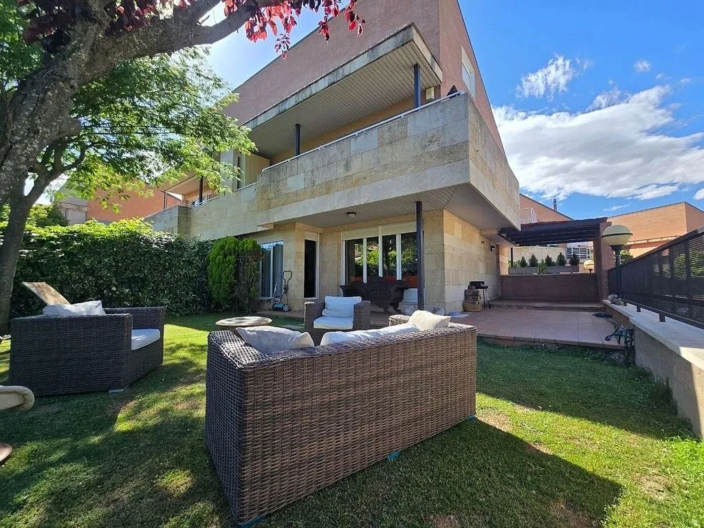 Terrass - Reformed Chalet with Pool in Logroño