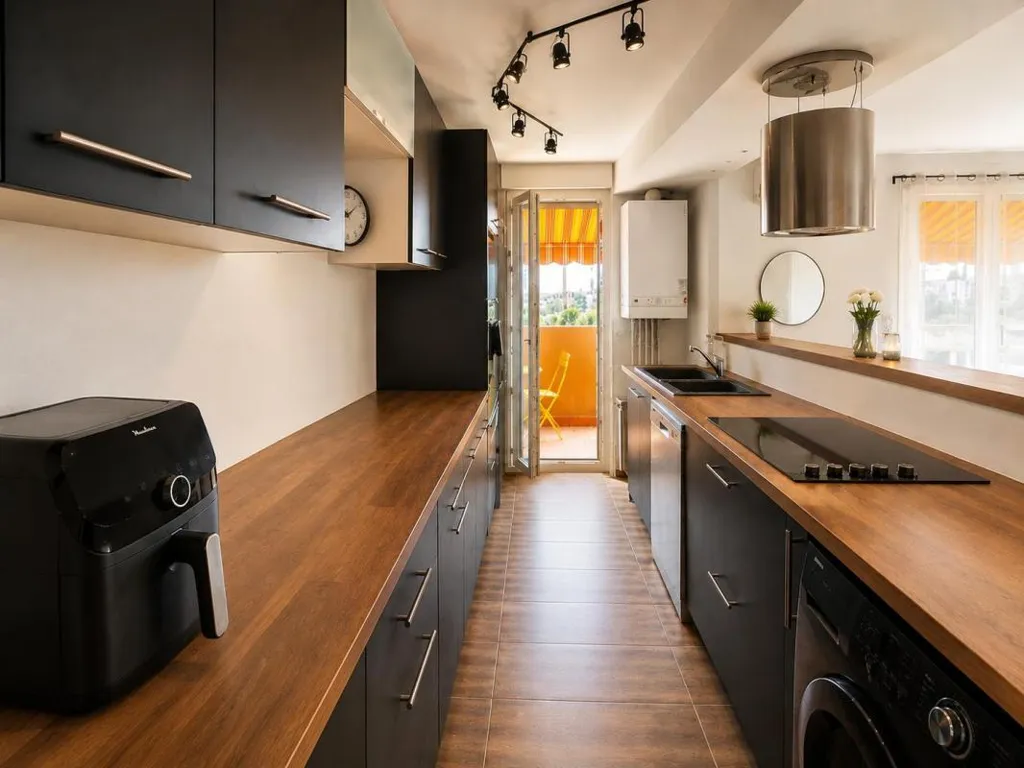 Cuisine - Appartement avec vue dominante et terrasses à 15 min des plages
