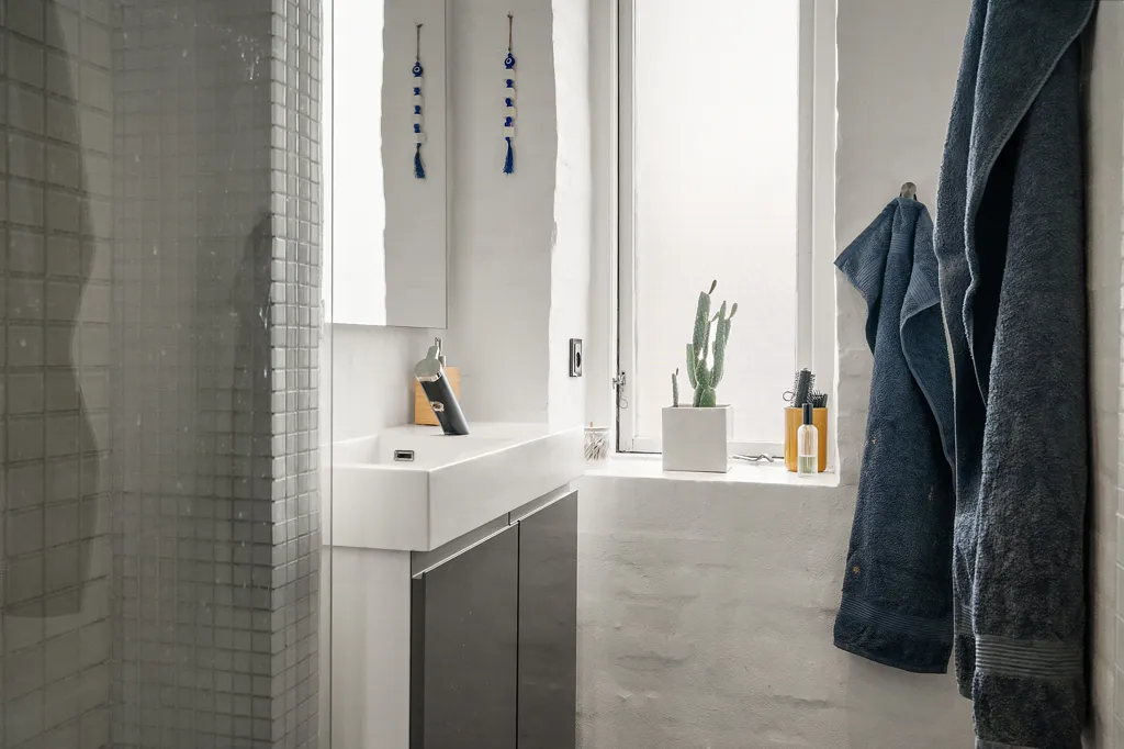 Bathrooms - 2-room apartment in Aalborg