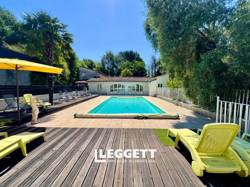 Piscine - Maison avec Piscine et Gîte à Courcoury