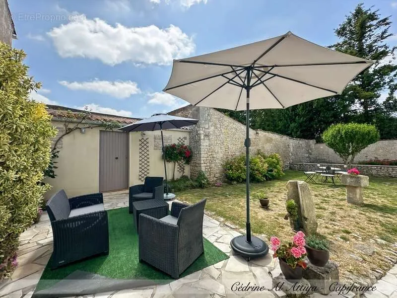 Jardin - Propriété de Caractère avec Piscine à Saint-Xandre