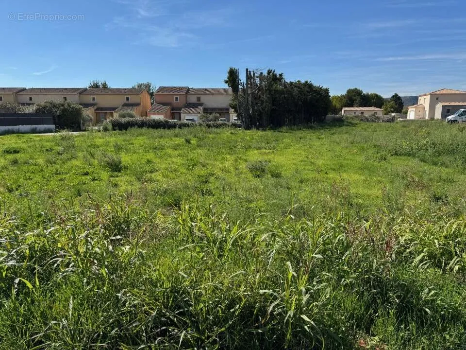 Aed - Buildable Plot with Garden near Montélimar