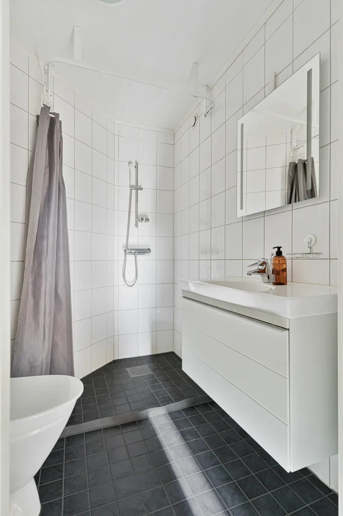 Salles de bain - Renovated House with Garden in Vargön