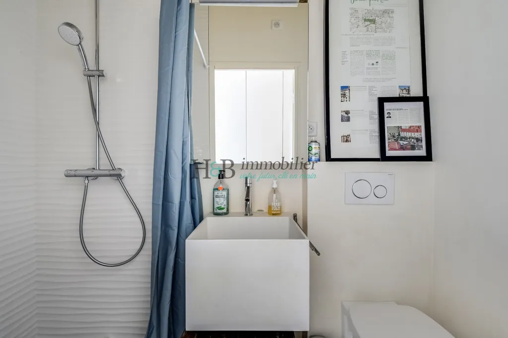 Salles de bain - Duplex Familial avec Terrasse et Jacuzzi à La Villette