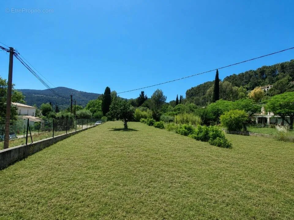 Terrain à Sollies-Pont