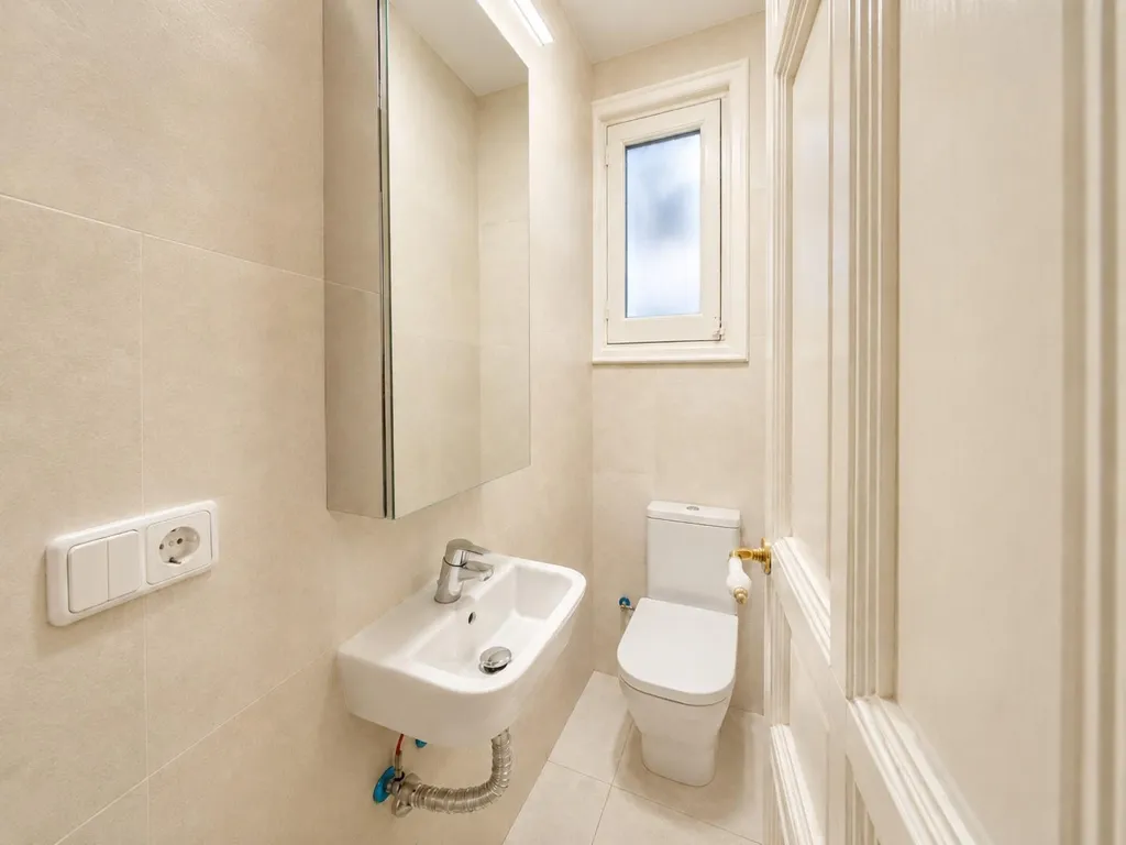 Vannitoad - Charming Flat with Balcón in Madrid's Centro