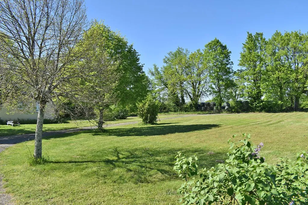 Aed - Contemporary House with Pool in Saint Geniès
