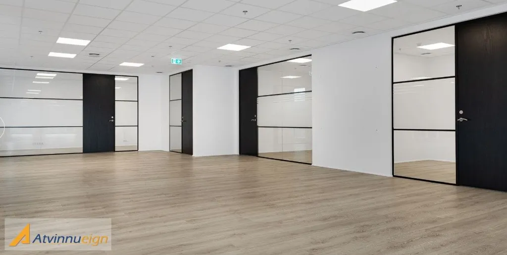 Bureau - Modern Office Space with South View in Reykjavik
