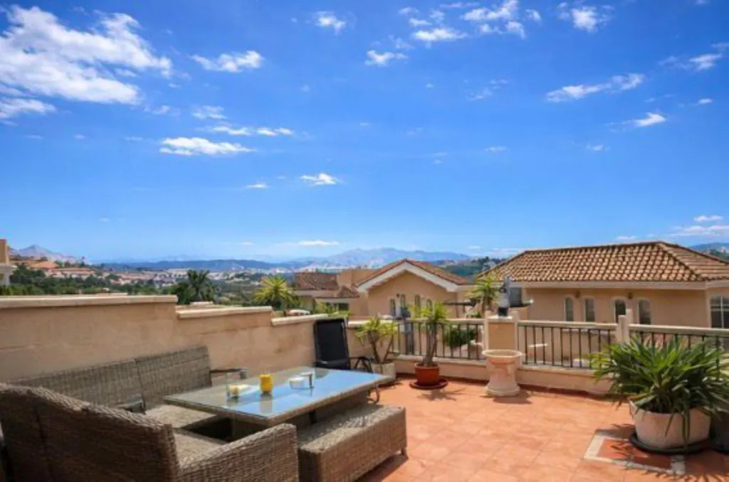 Terrass - Townhouse with Sea Views in La Duquesa, Manilva
