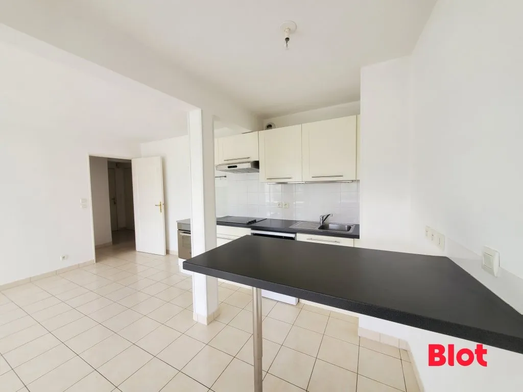 Cucina - T3 Flat with Balcony in Séné