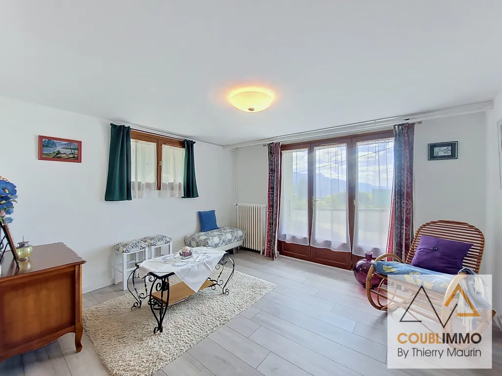 Soggiorno - House with Dominant View in Coublevie
