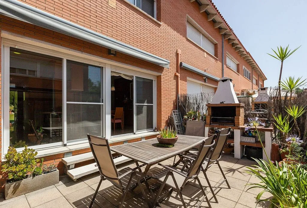 Terrazza - Terraced House with Pool in Viladecavalls