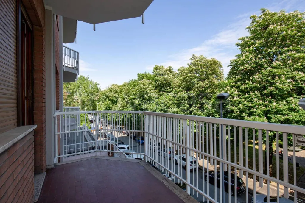 Balcone - Rearfitted Apartment with Balcony in Turin