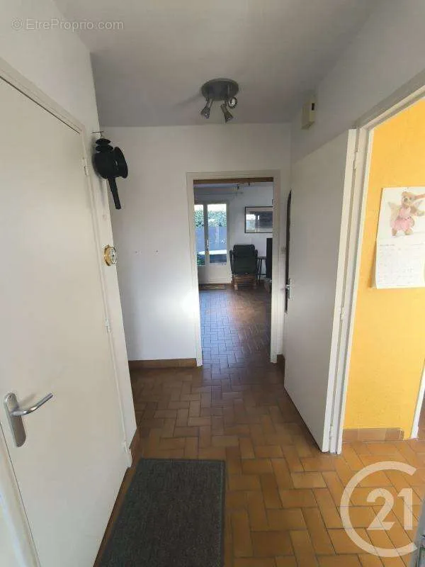 hallway_entrance