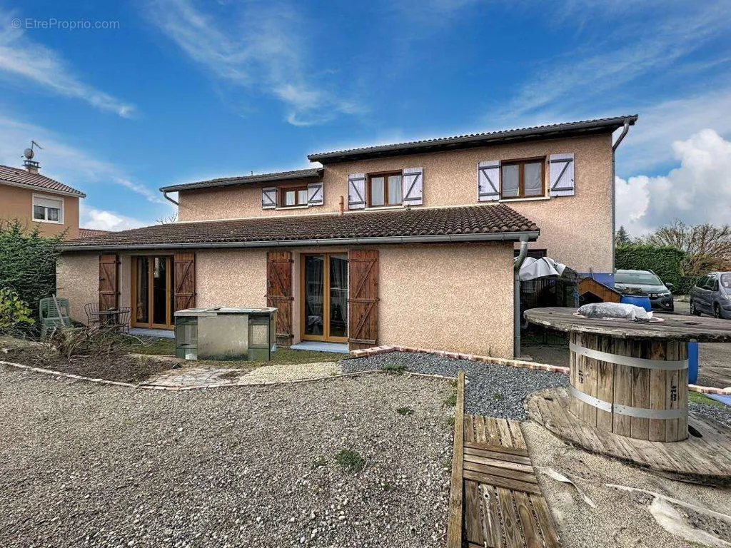 Maison 8 pièces à Mions