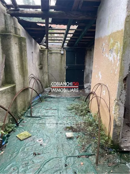 Giardino - Independent House for Renovation in Ghiffa