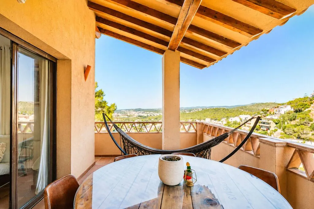 Terrasse - Contemporary 5-Bedroom House with Pool in Sitges