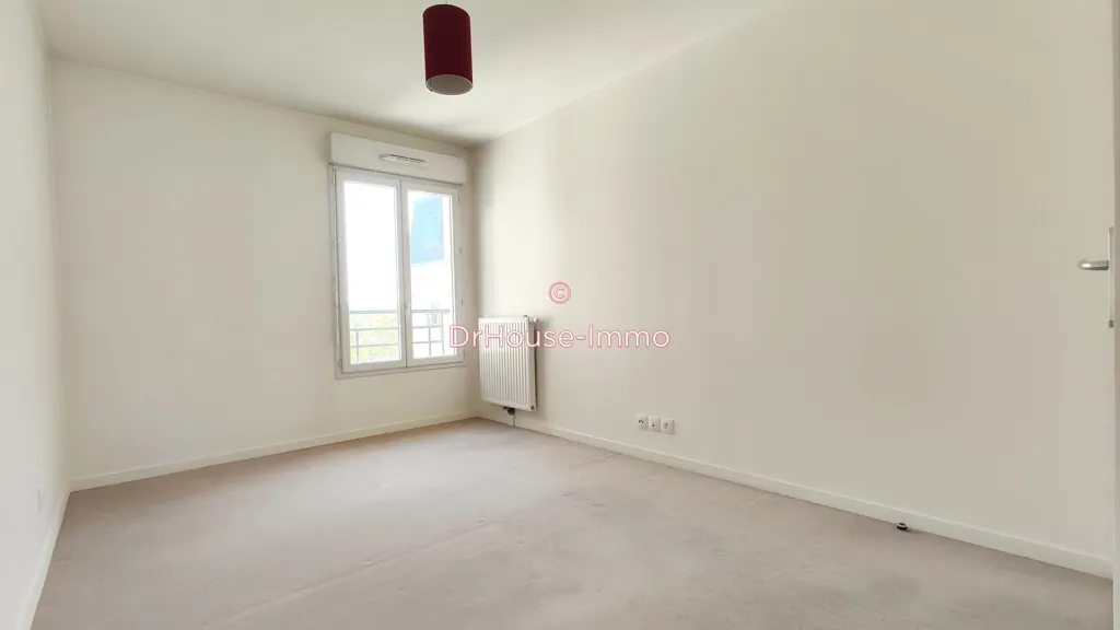 Stanze - 3-Bed Flat with Balcony in Secure Residence
