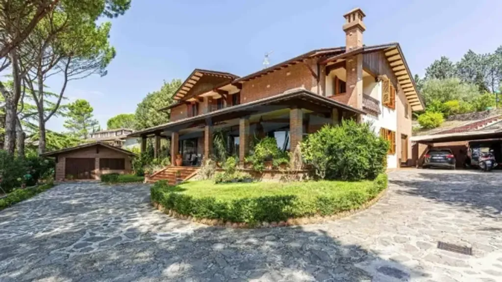 Exterior - Panoramic Villa with Pool in Magione