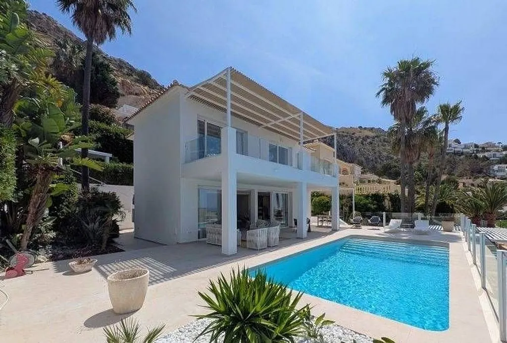 Bassein - Contemporary Villa with Pool in Altea Hills