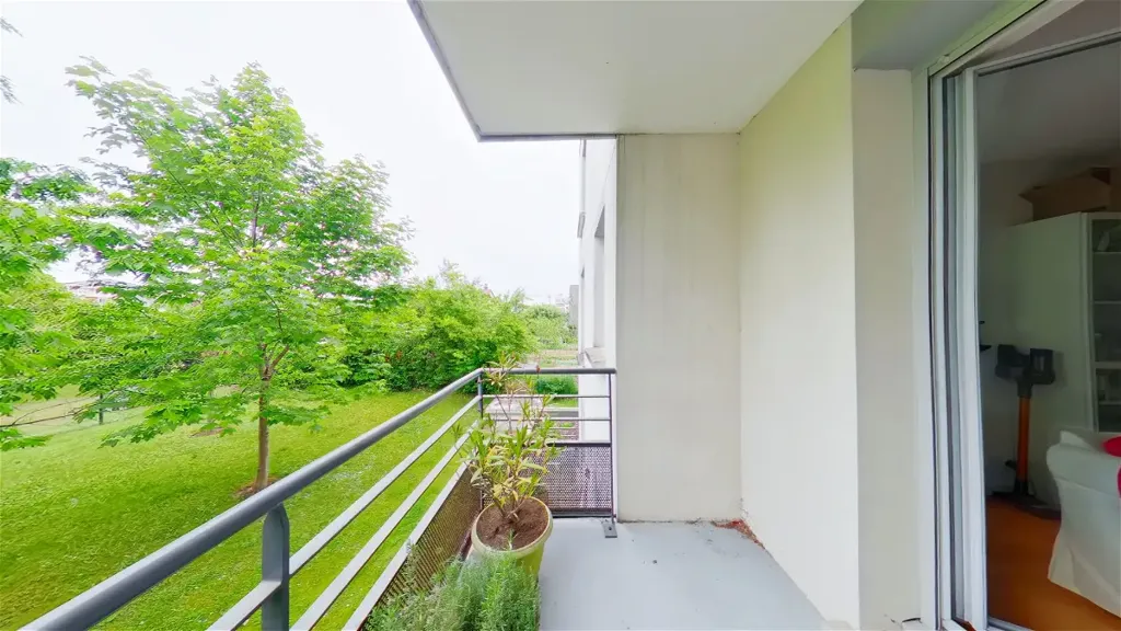 Rõdu - 2-Bedroom Apartment with Balcony in Tours