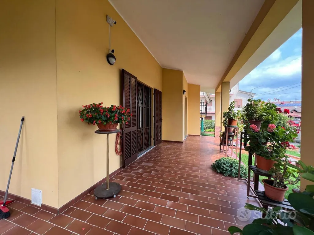 Terrace - Independent Villa with Garden in Mortara
